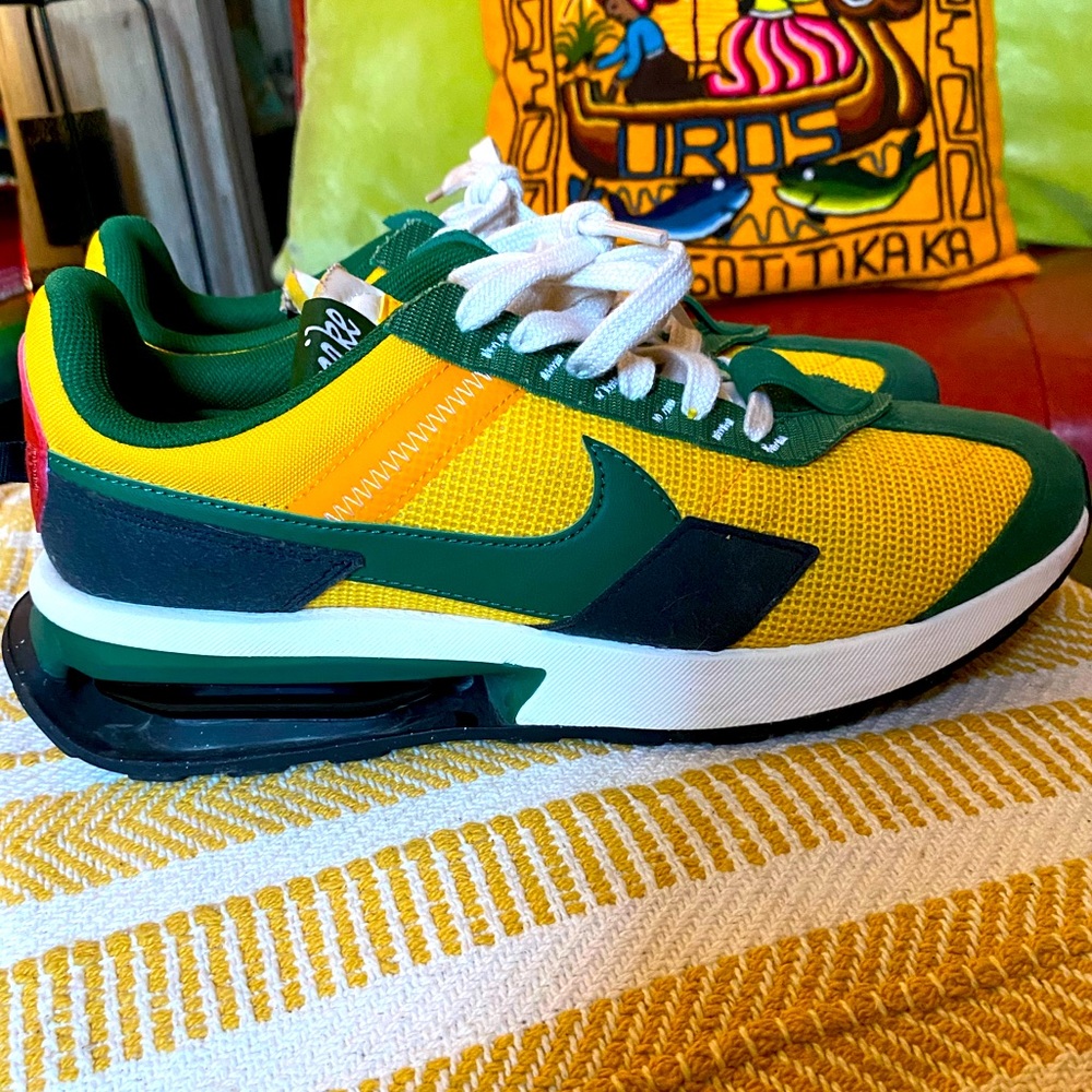 Men’s sz 8
Nike Air Max Pre-Day
University Gold Gorge Green